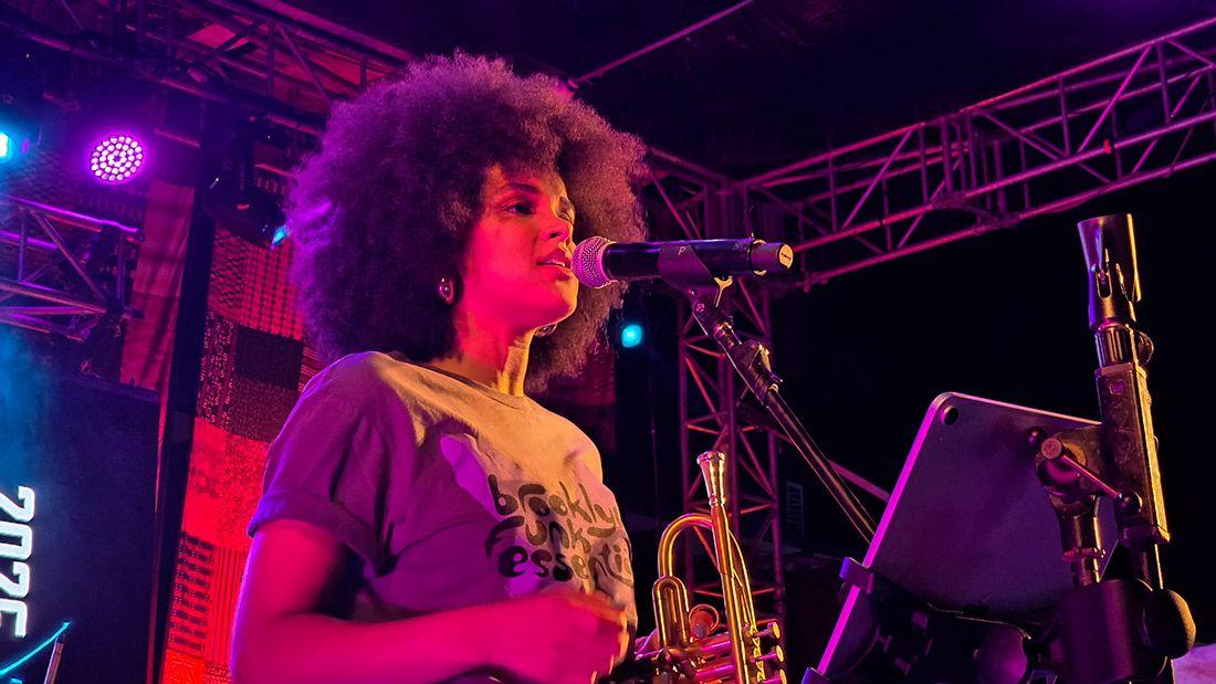 A trompetista com raízes na ilha do Fogo: a viagem musical de Jéssica Pina